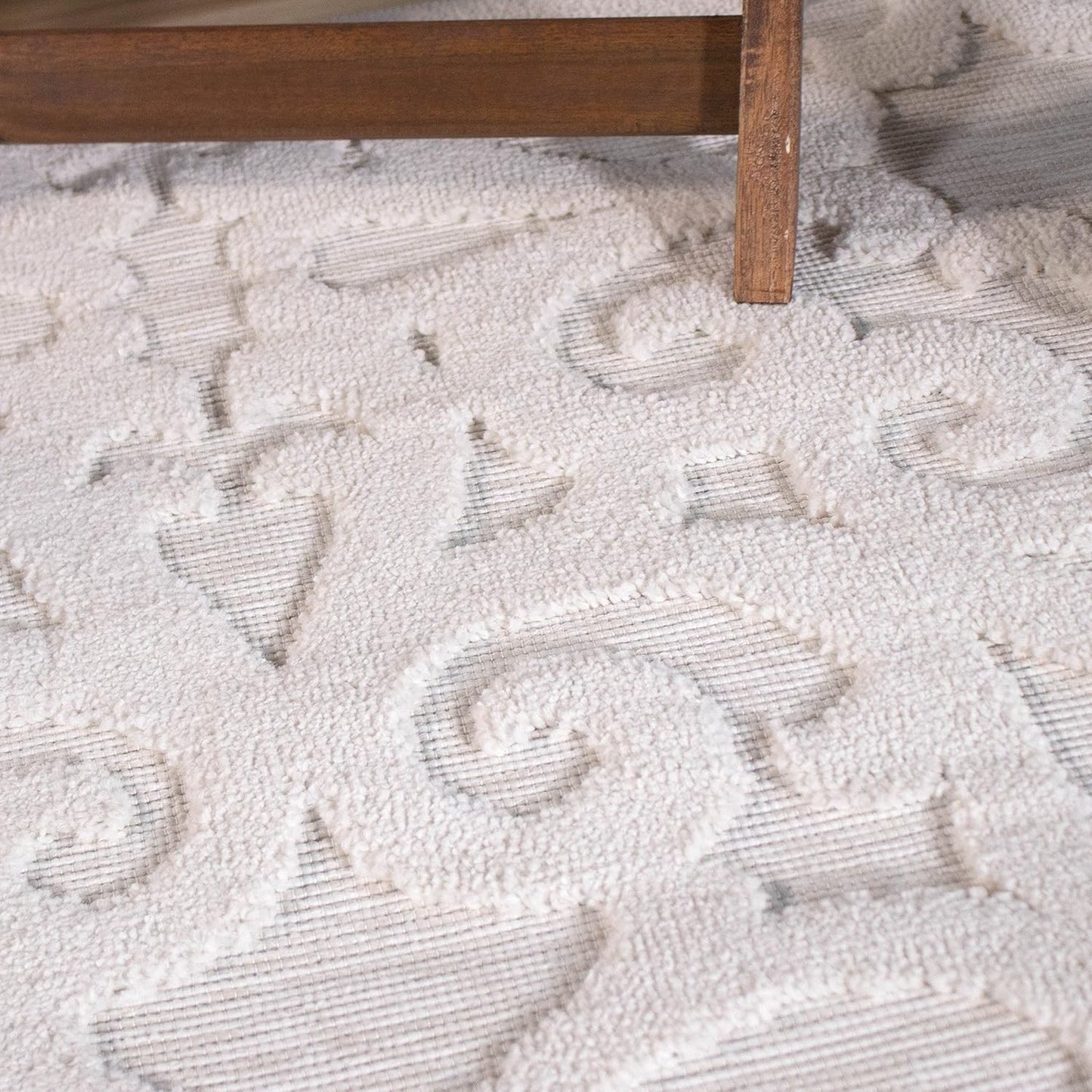 Orian Sculpted 4704 Indoor/Outdoor High-Low Debonair Natural Area Rug, 5'2" X 7'6", Ivory