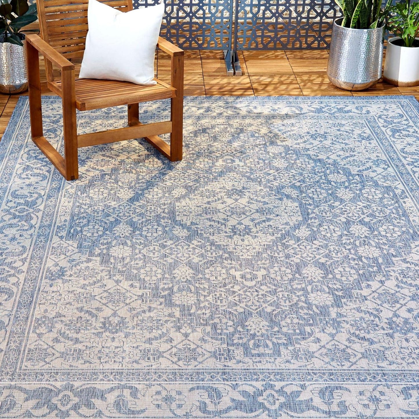 Patio Country Dahlia Transitional Medallion Indoor/Outdoor Area Rug, Blue/Grey, 7'9"X10'2"