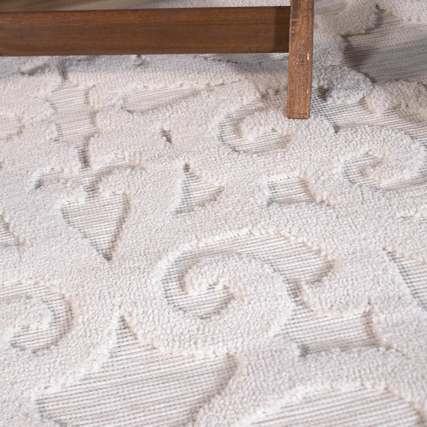 Orian Sculpted 4704 Indoor/Outdoor High-Low Debonair Natural Area Rug, 5'2" X 7'6", Ivory